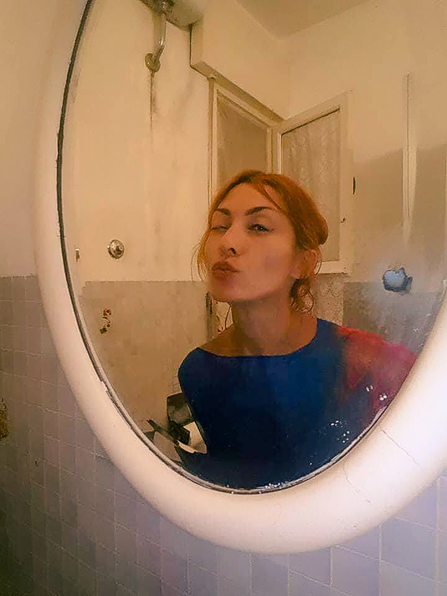 Vava Venezia Miss Selfie Self Portraits